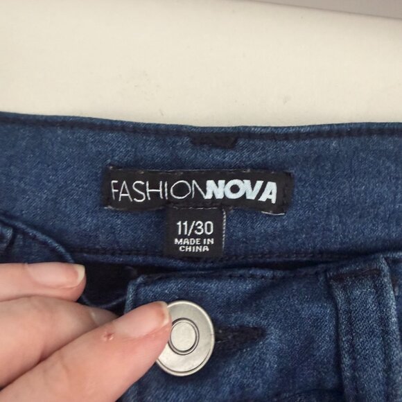 Fashion Nova Ultra-High-Waist Jegging Pants | Dark Wash | Size 11/30 - Picture 6 of 9